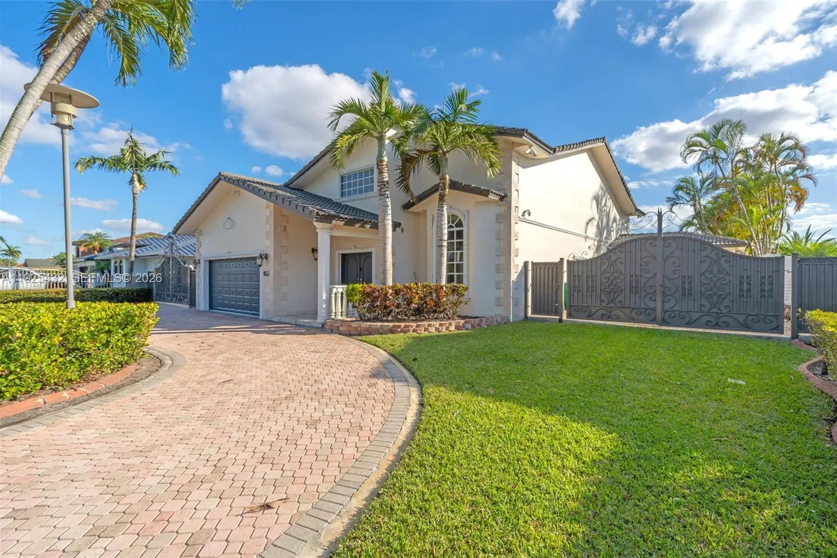 10298 NW 130th St, Hialeah Gardens FL 33018