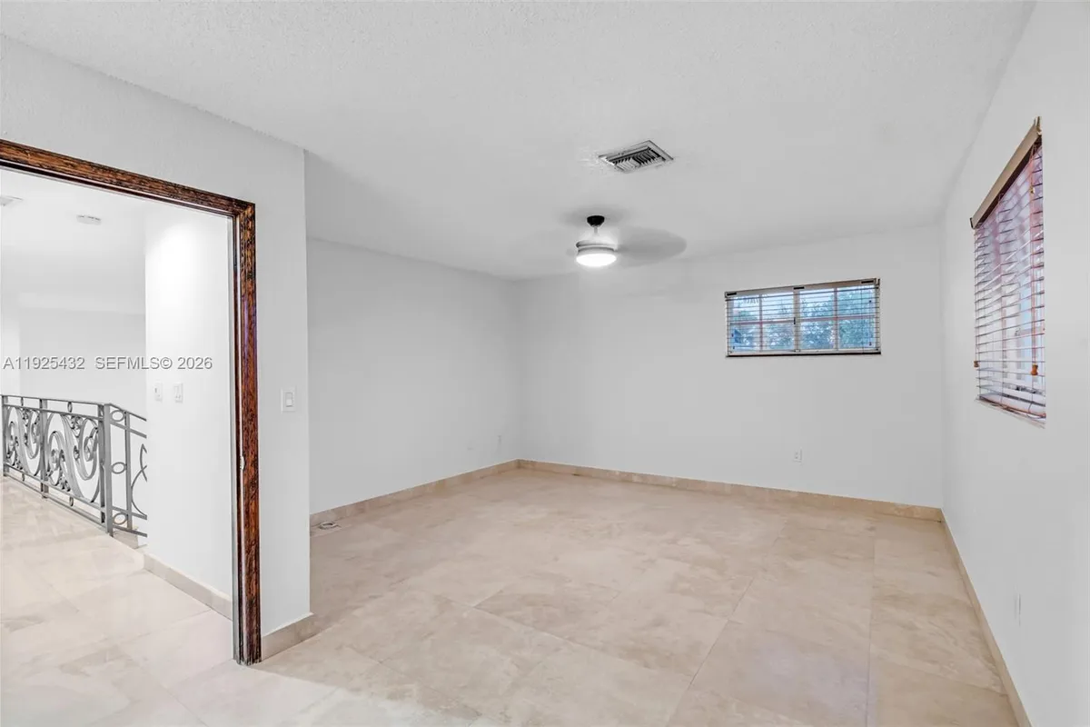 10298 NW 130th St, Hialeah Gardens FL 33018