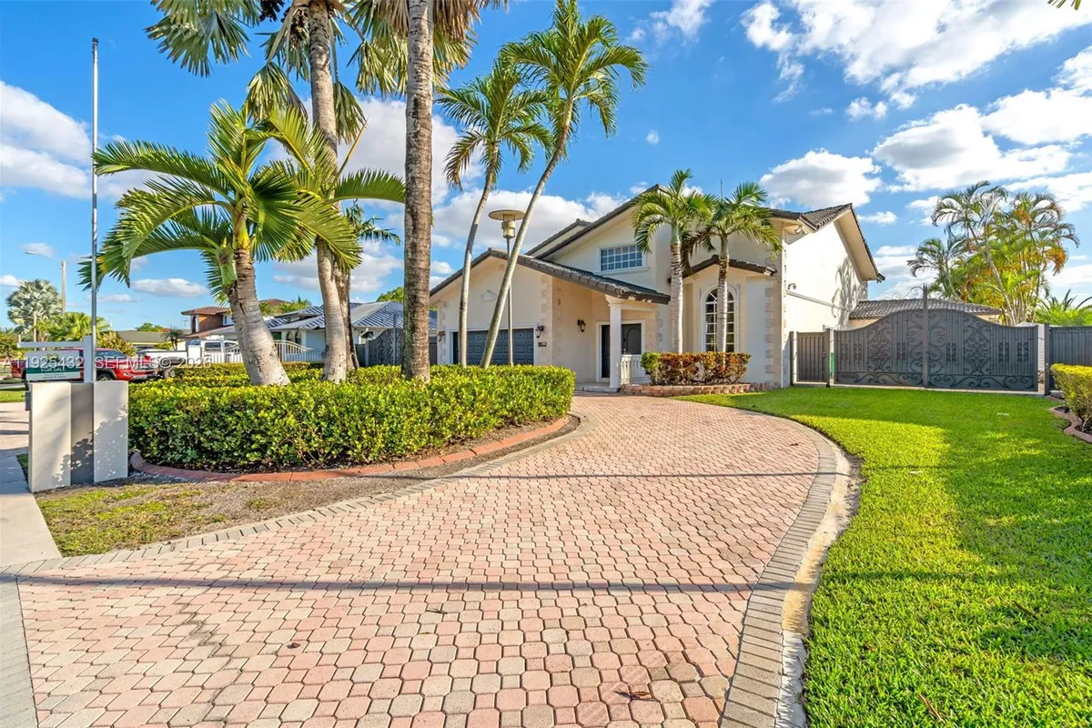 10298 NW 130th St, Hialeah Gardens FL 33018