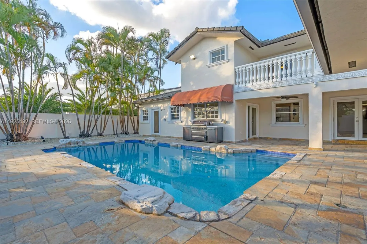 10298 NW 130th St, Hialeah Gardens FL 33018