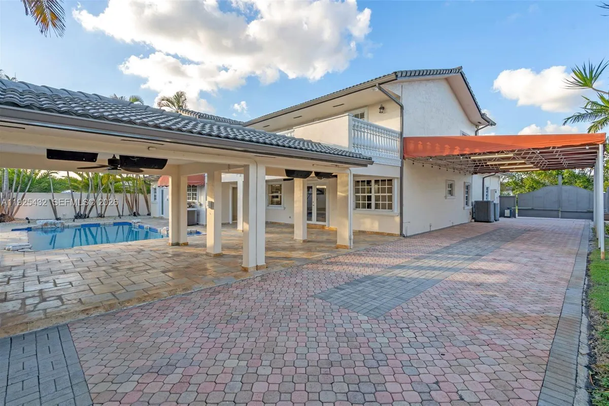 10298 NW 130th St, Hialeah Gardens FL 33018