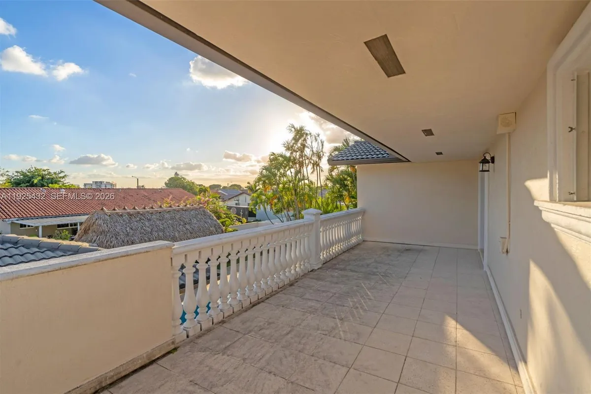 10298 NW 130th St, Hialeah Gardens FL 33018