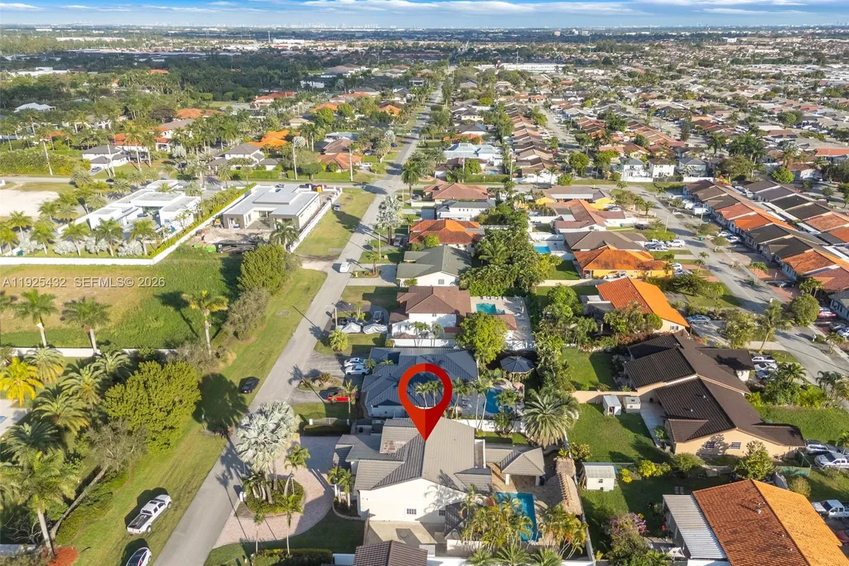 10298 NW 130th St, Hialeah Gardens FL 33018