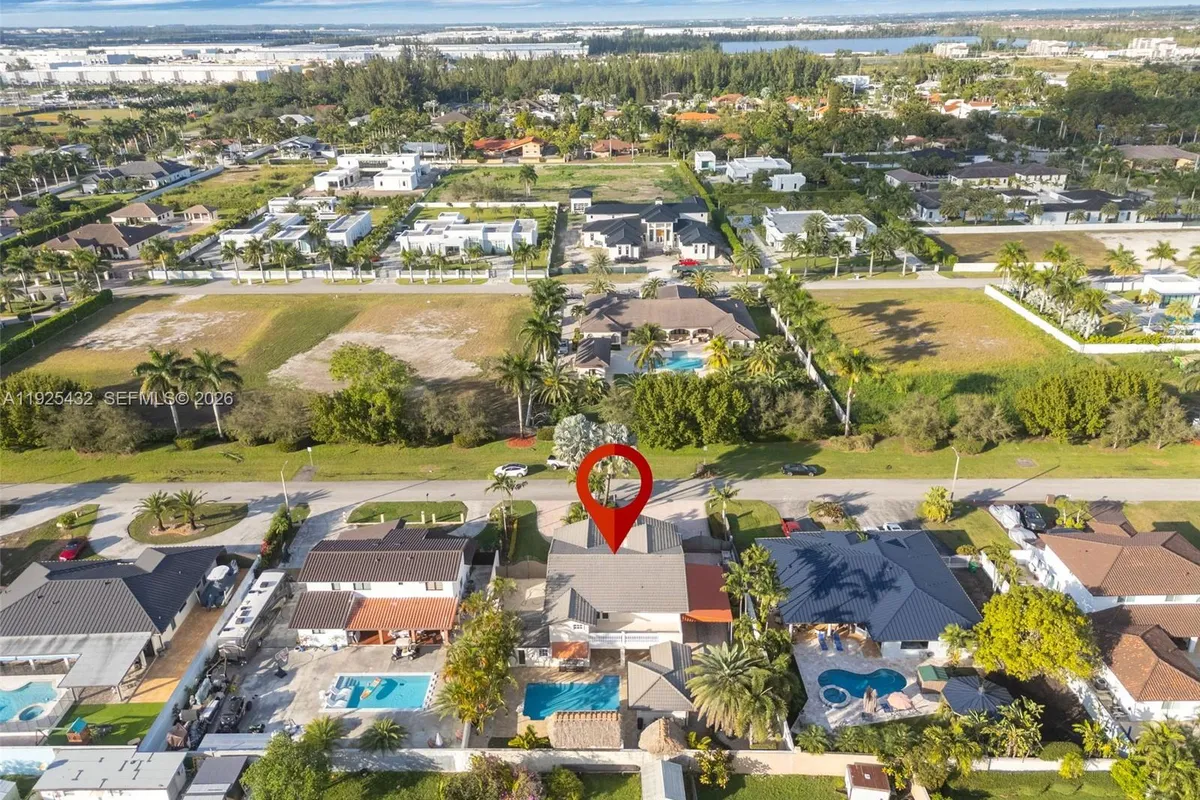 10298 NW 130th St, Hialeah Gardens FL 33018