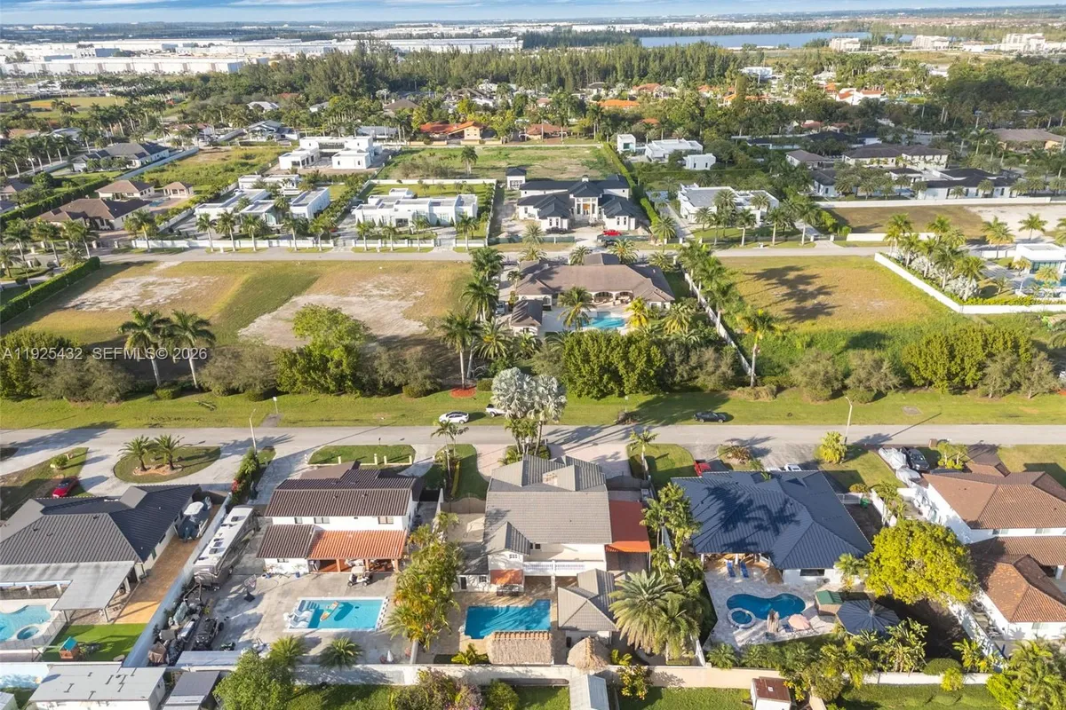 10298 NW 130th St, Hialeah Gardens FL 33018