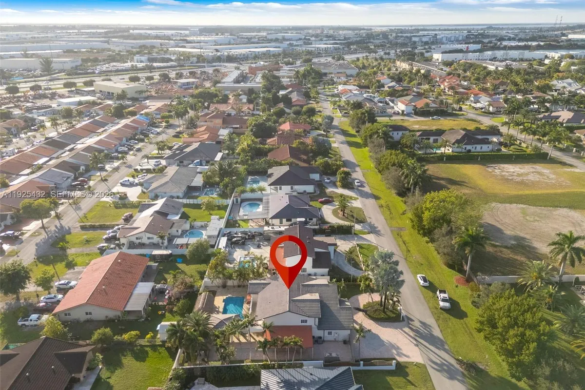 10298 NW 130th St, Hialeah Gardens FL 33018