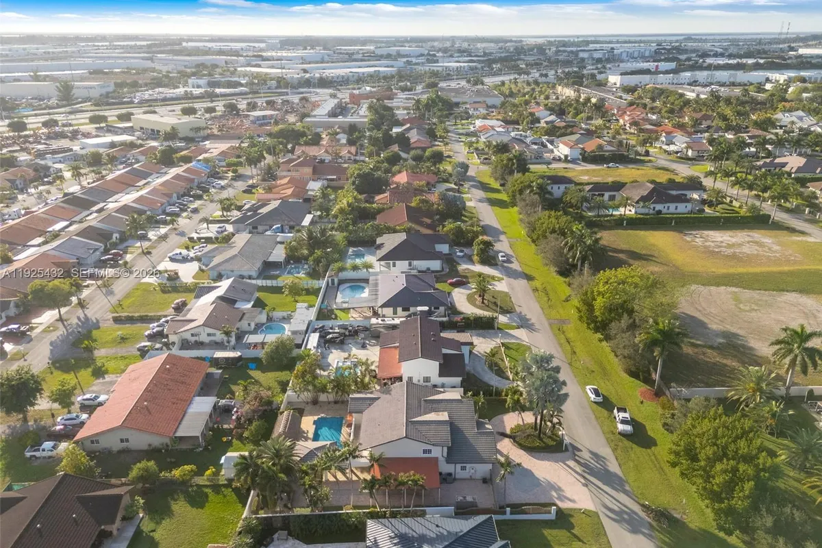 10298 NW 130th St, Hialeah Gardens FL 33018