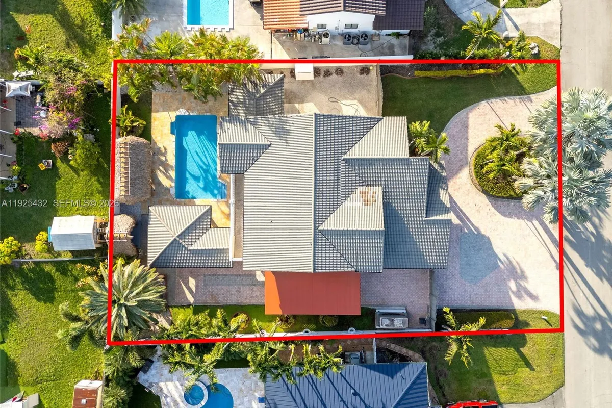 10298 NW 130th St, Hialeah Gardens FL 33018