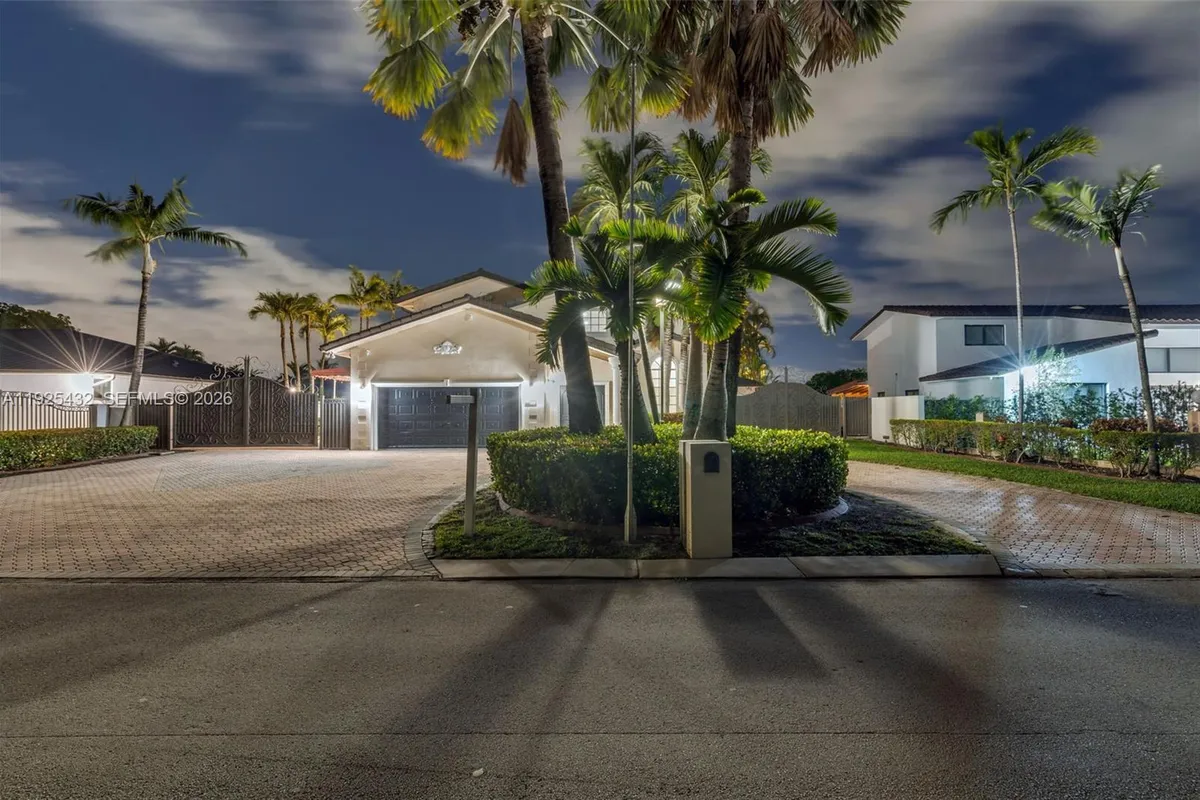 10298 NW 130th St, Hialeah Gardens FL 33018