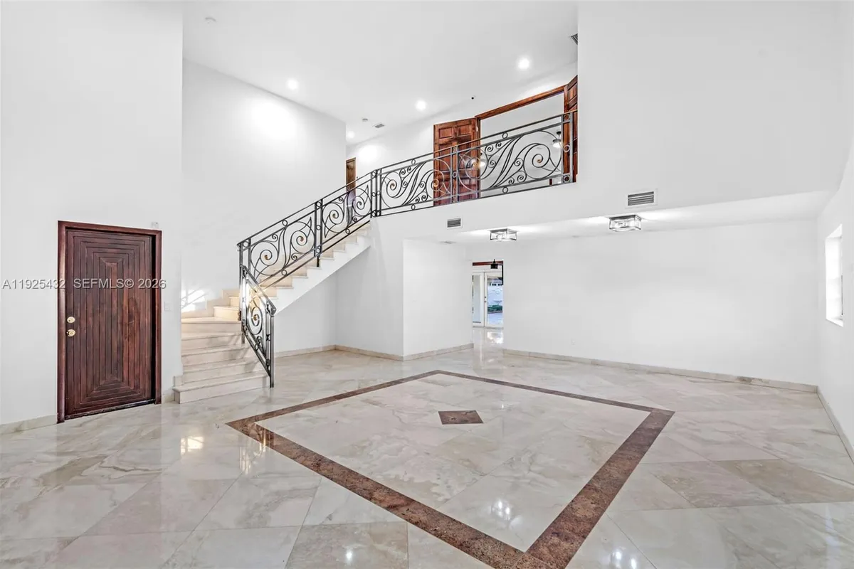 10298 NW 130th St, Hialeah Gardens FL 33018