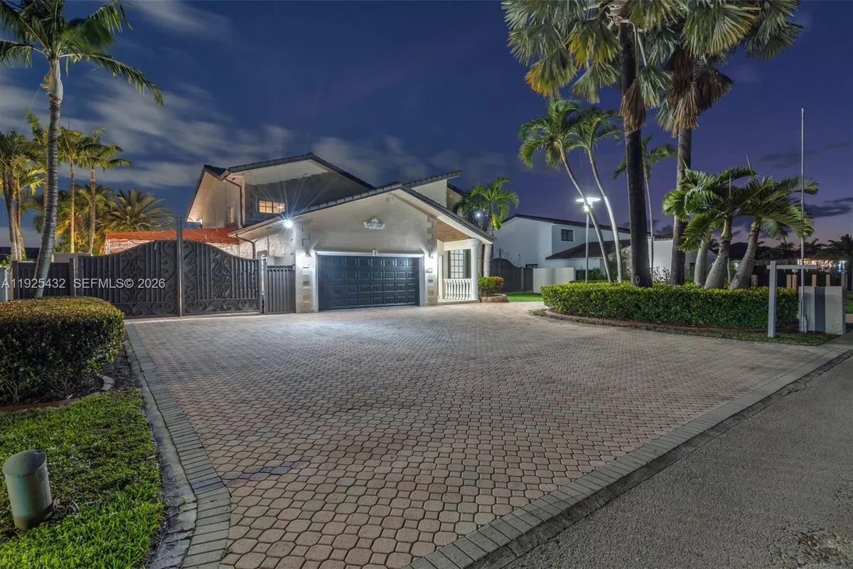 10298 NW 130th St, Hialeah Gardens FL 33018