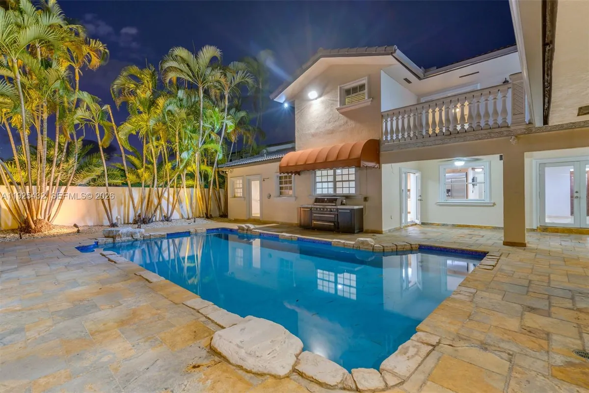 10298 NW 130th St, Hialeah Gardens FL 33018