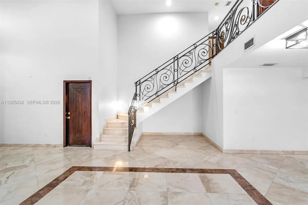 10298 NW 130th St, Hialeah Gardens FL 33018