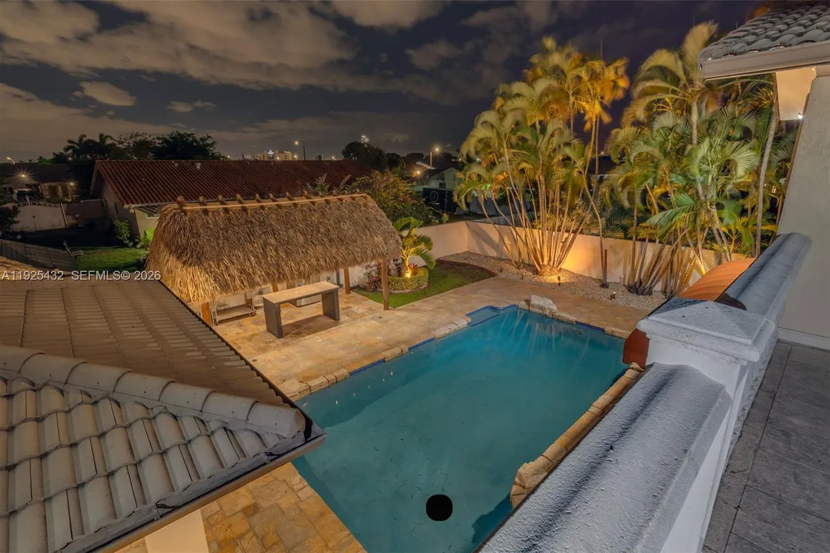 10298 NW 130th St, Hialeah Gardens FL 33018