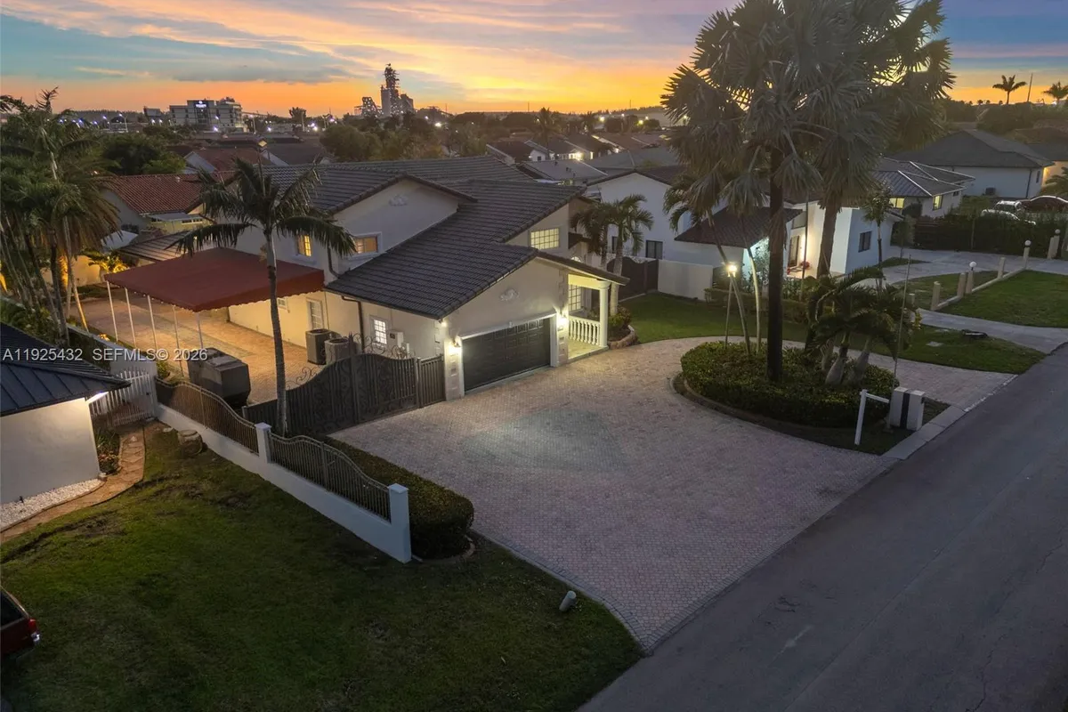 10298 NW 130th St, Hialeah Gardens FL 33018