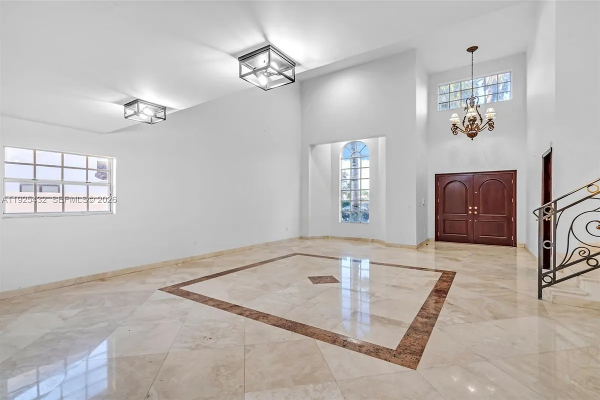 10298 NW 130th St, Hialeah Gardens FL 33018