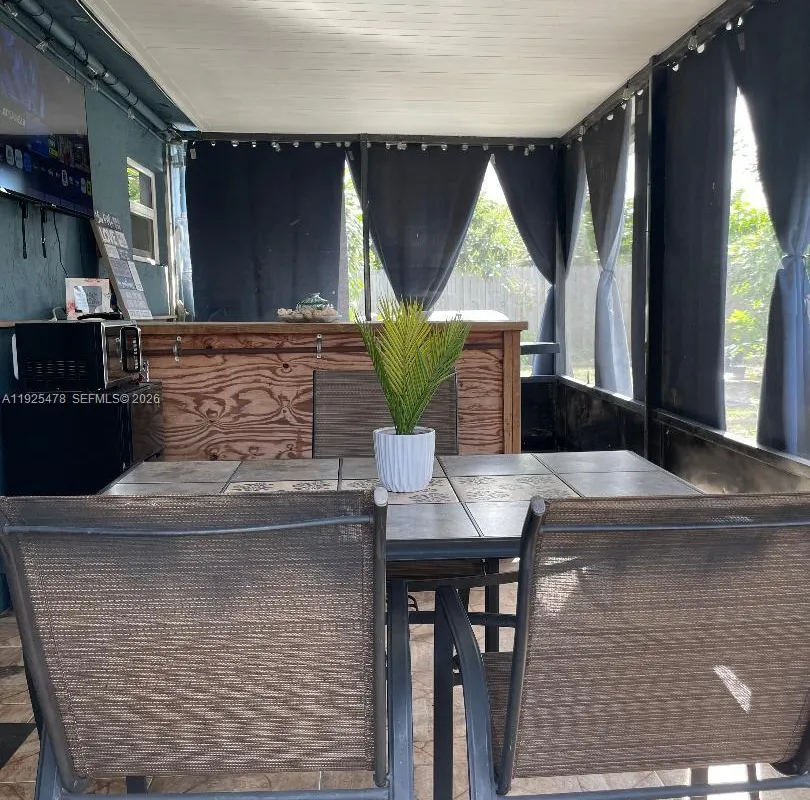 800 N 70th Ave, Hollywood FL 33024