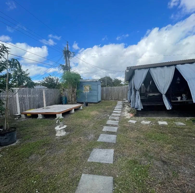 800 N 70th Ave, Hollywood FL 33024