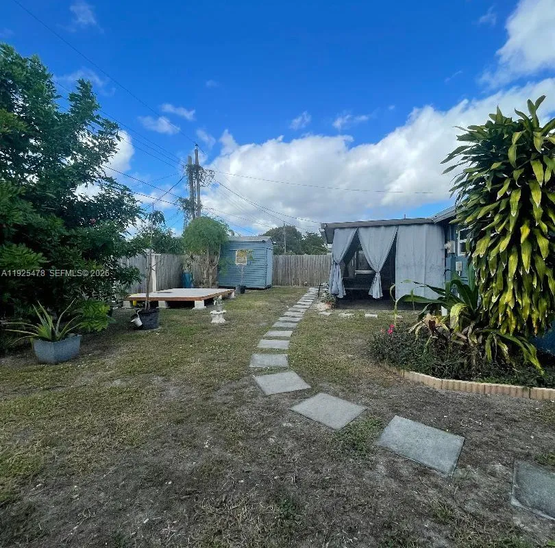 800 N 70th Ave, Hollywood FL 33024