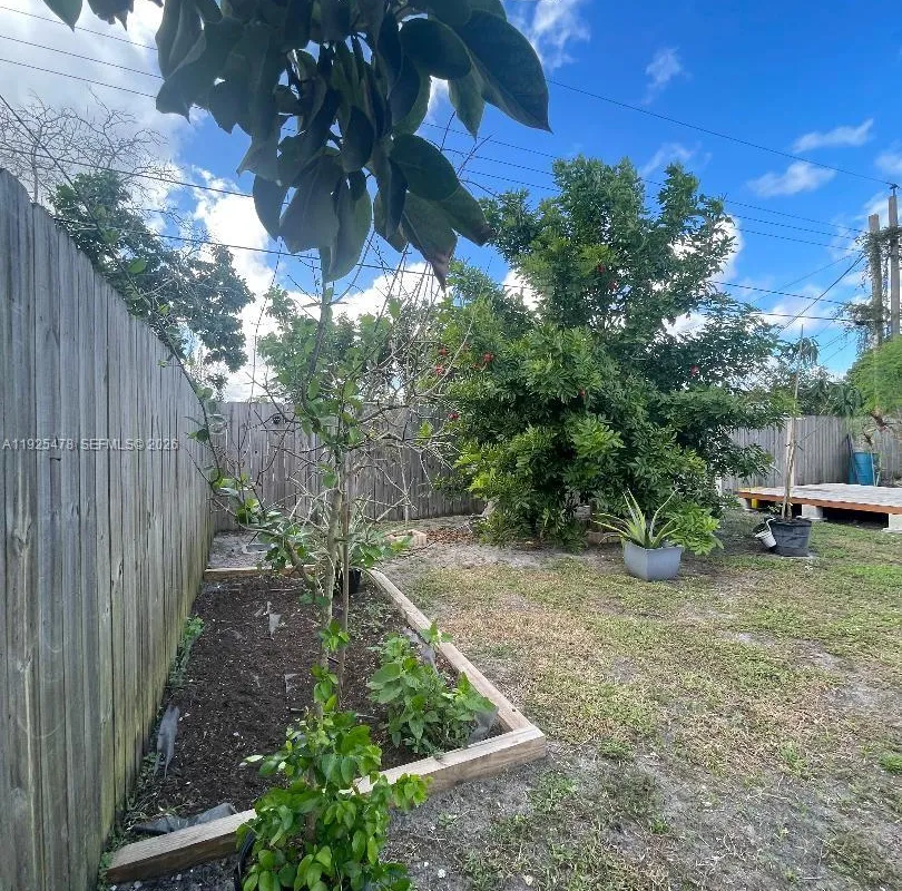 800 N 70th Ave, Hollywood FL 33024