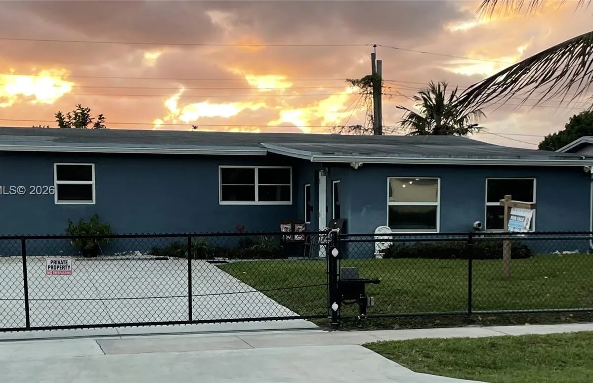 800 N 70th Ave, Hollywood FL 33024