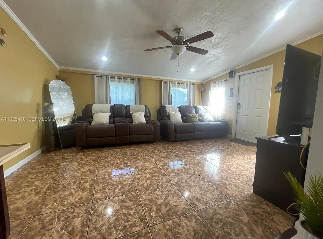 800 N 70th Ave, Hollywood FL 33024