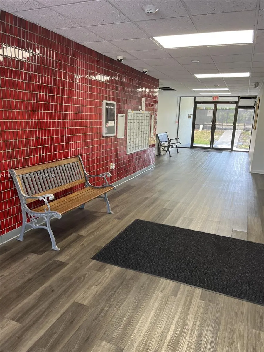 1891 N 61st Ave # B106, Hollywood FL 33024