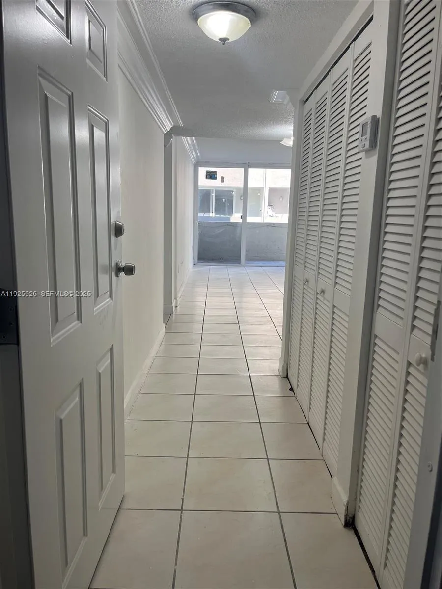 3 bedroom 2 bath for sale at 10000 nw 80 ct # 2301, Hialeah Gardens FL 3301