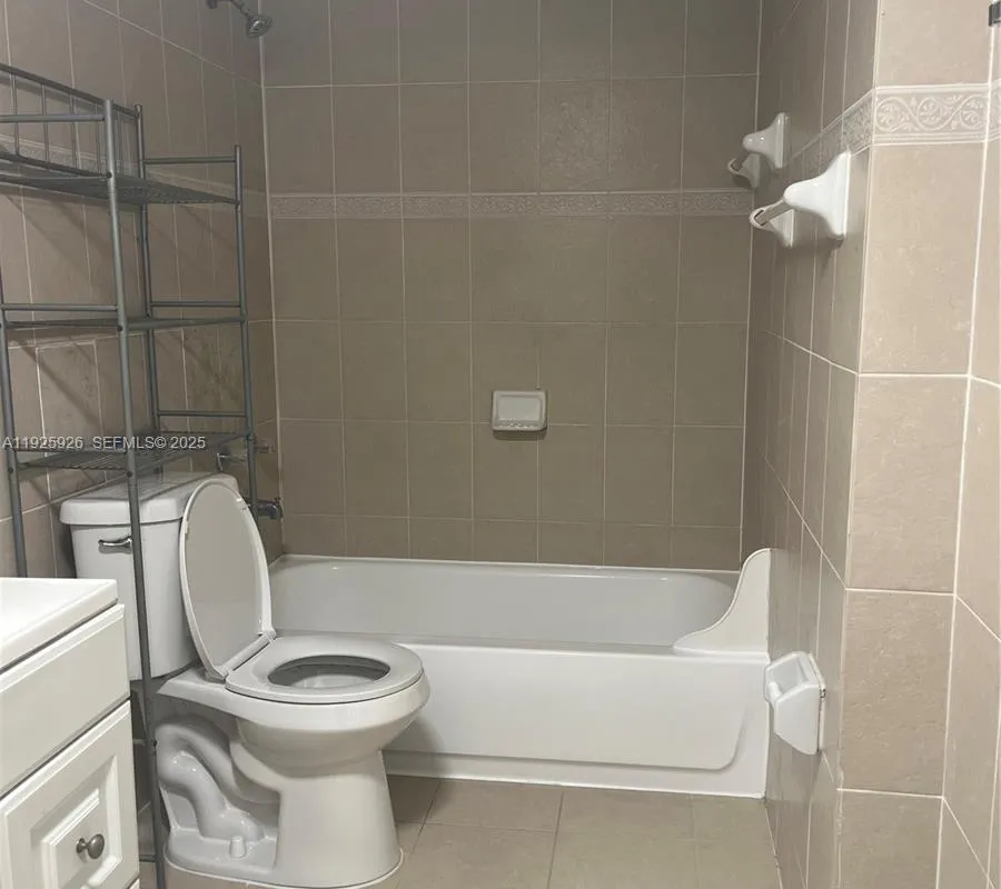 10000 nw 80 ct # 2301, Hialeah Gardens FL 3301