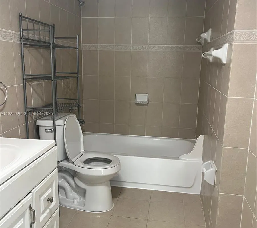 10000 nw 80 ct # 2301, Hialeah Gardens FL 3301