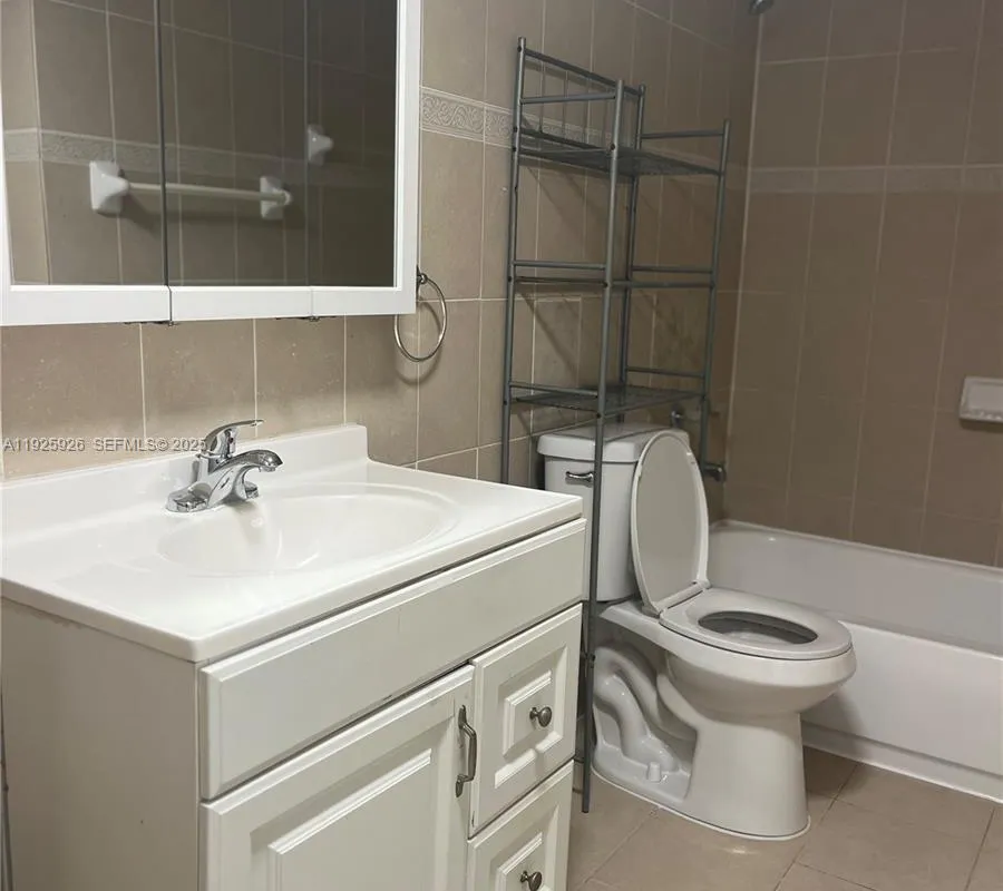 10000 nw 80 ct # 2301, Hialeah Gardens FL 3301