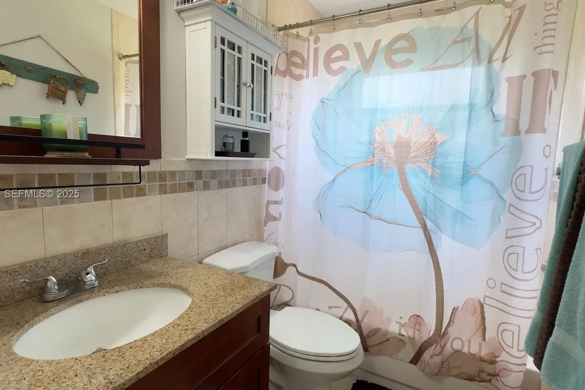 7002 NW 95th Ave, Tamarac FL 33321