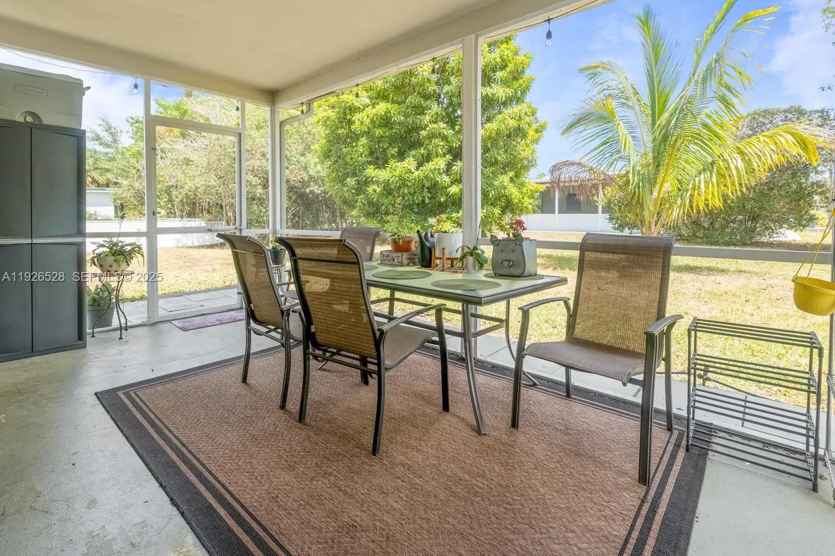 7002 NW 95th Ave, Tamarac FL 33321