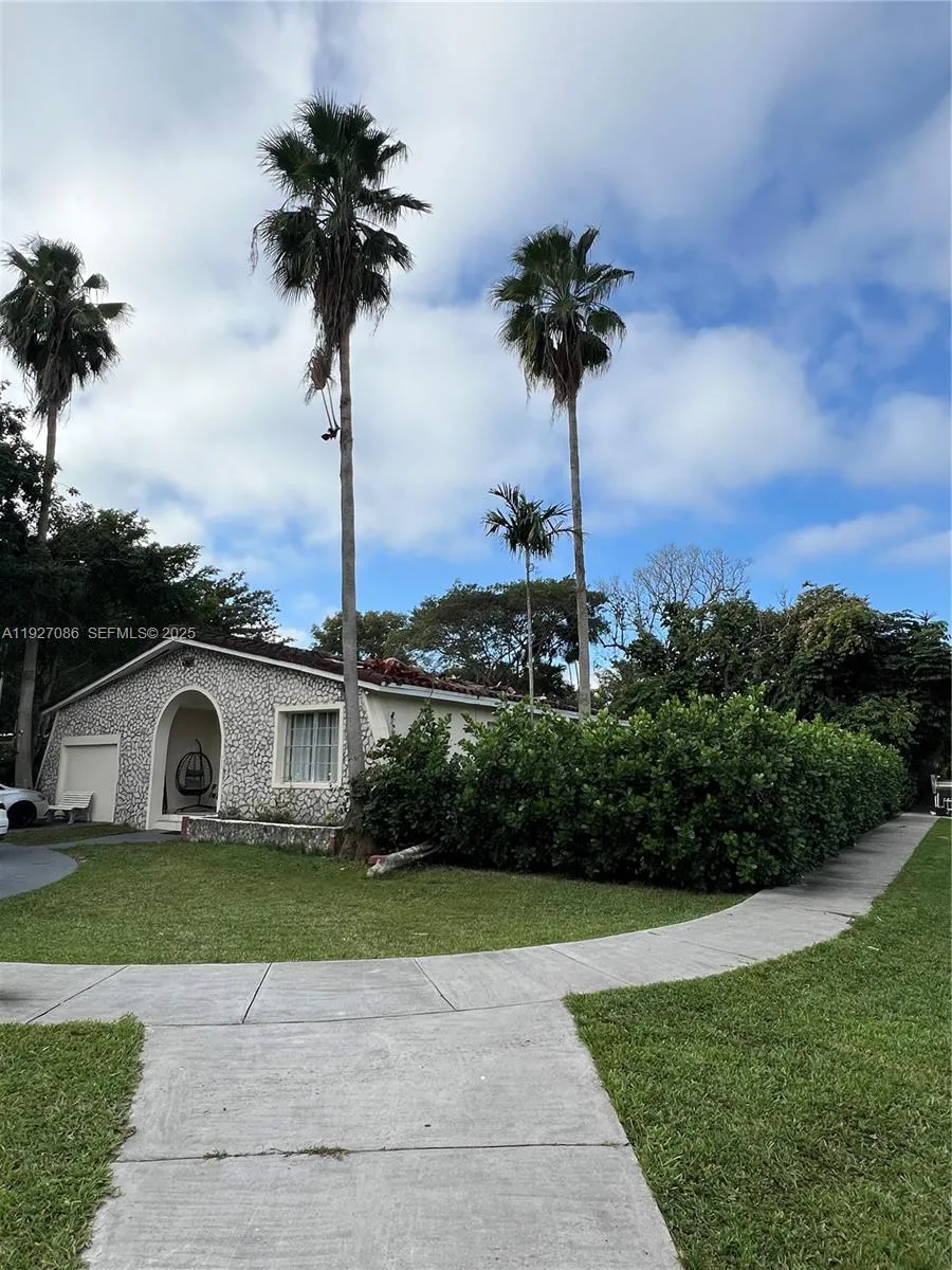 5 bedroom 2 bath for sale at 6400 SW 63rd Ave, South Miami FL 33143