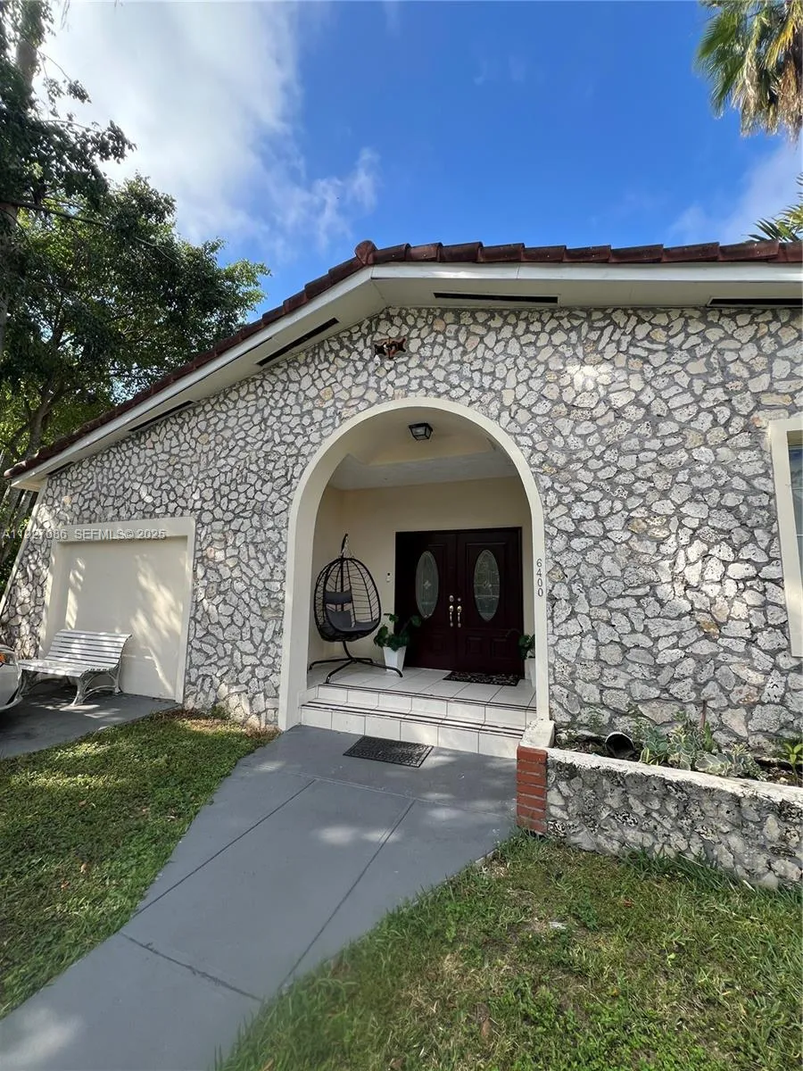 6400 SW 63rd Ave, South Miami FL 33143