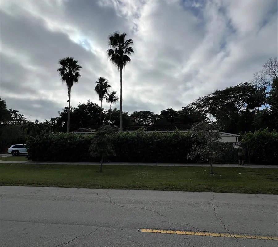 6400 SW 63rd Ave, South Miami FL 33143