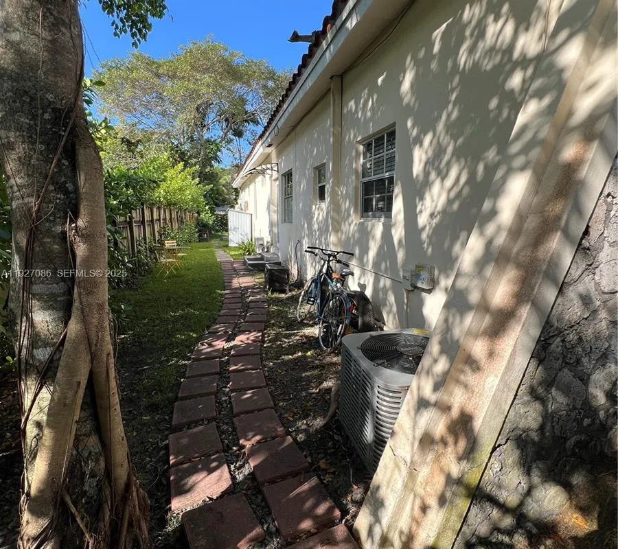 6400 SW 63rd Ave, South Miami FL 33143