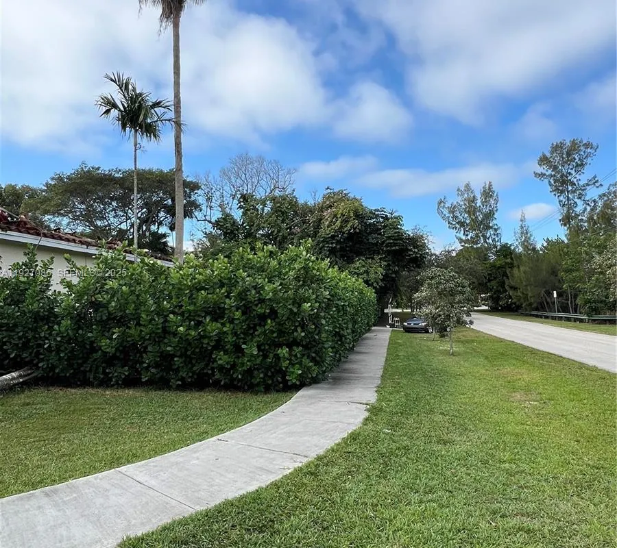 6400 SW 63rd Ave, South Miami FL 33143