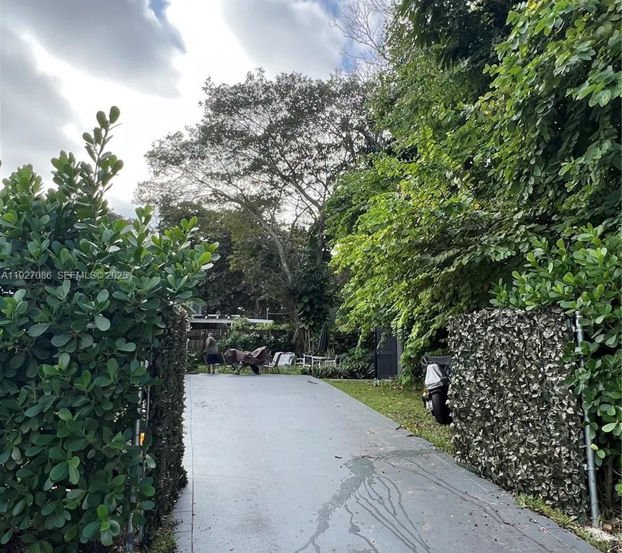 6400 SW 63rd Ave, South Miami FL 33143