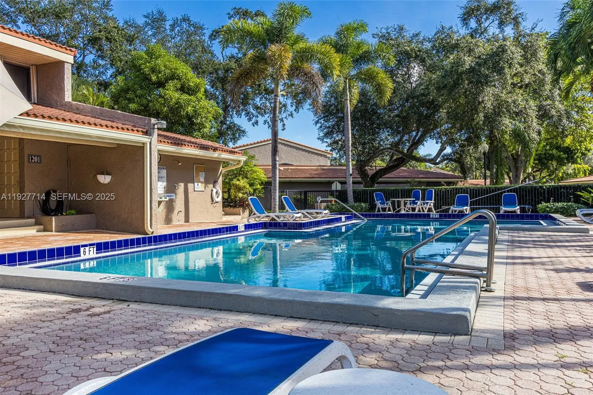 500 Bonnie Brae Way # 17, Hollywood FL 33021