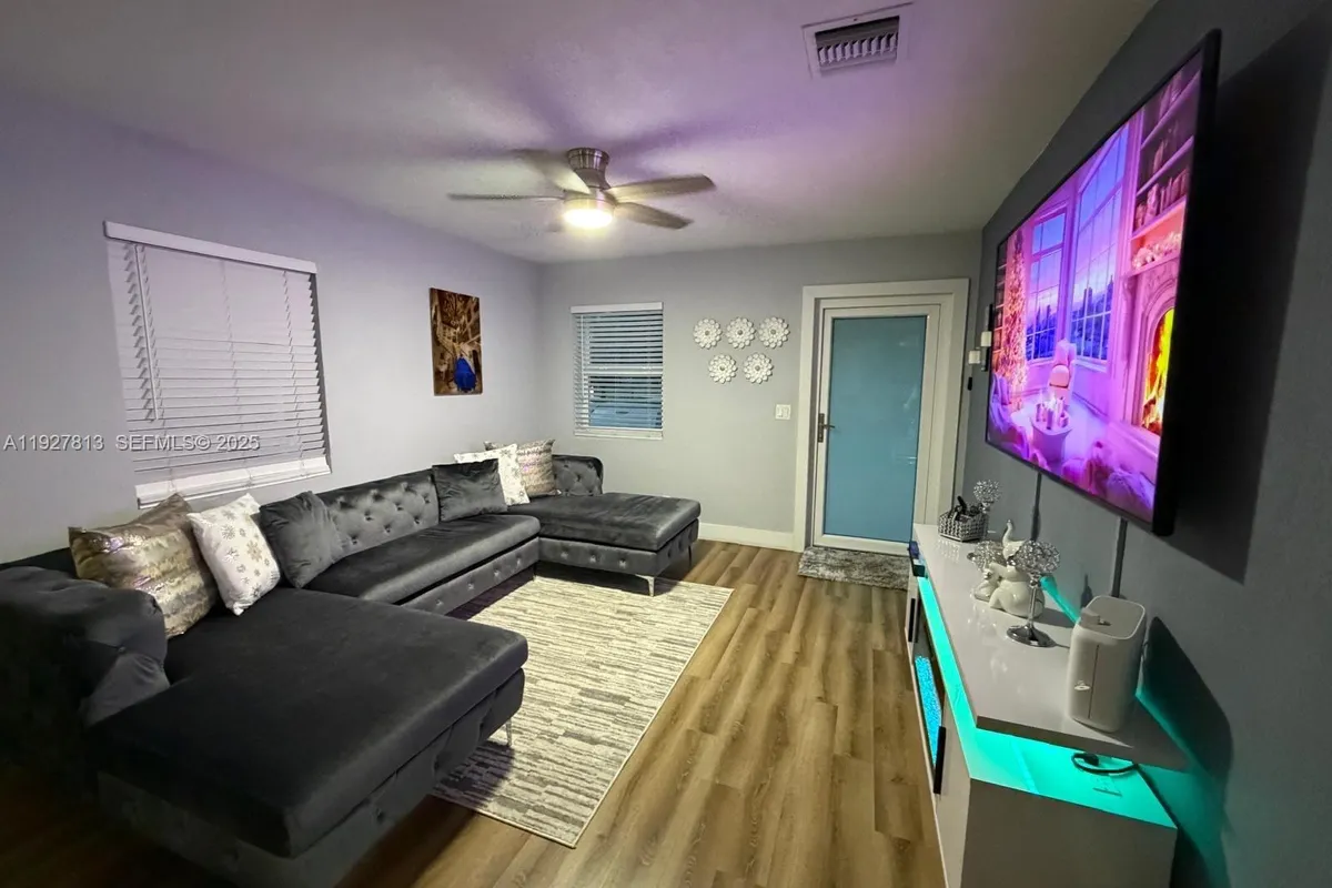 100 NE 171st Ter, Miami FL 33162