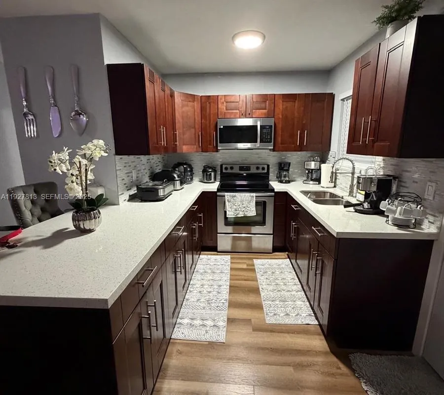 100 NE 171st Ter, Miami FL 33162