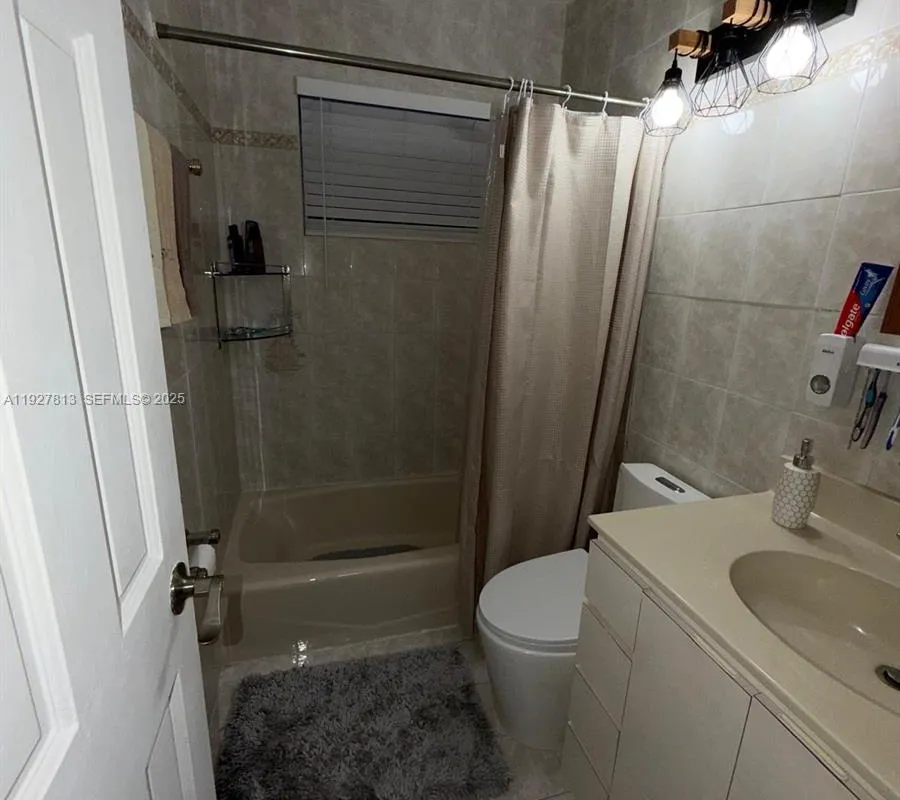 100 NE 171st Ter, Miami FL 33162