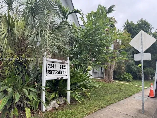 7325 SW 63rd Ave # B, South Miami FL 33143