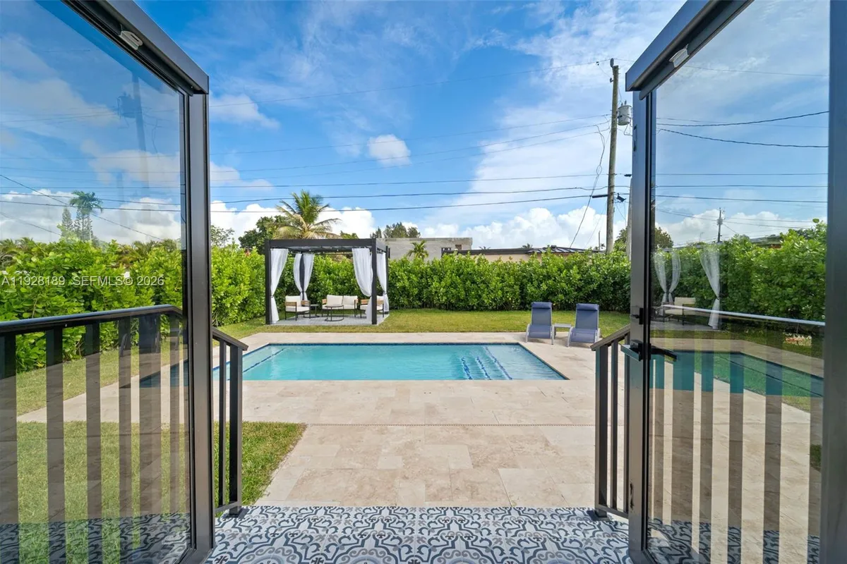 2735 SW 65th Ave, Miami FL 33155