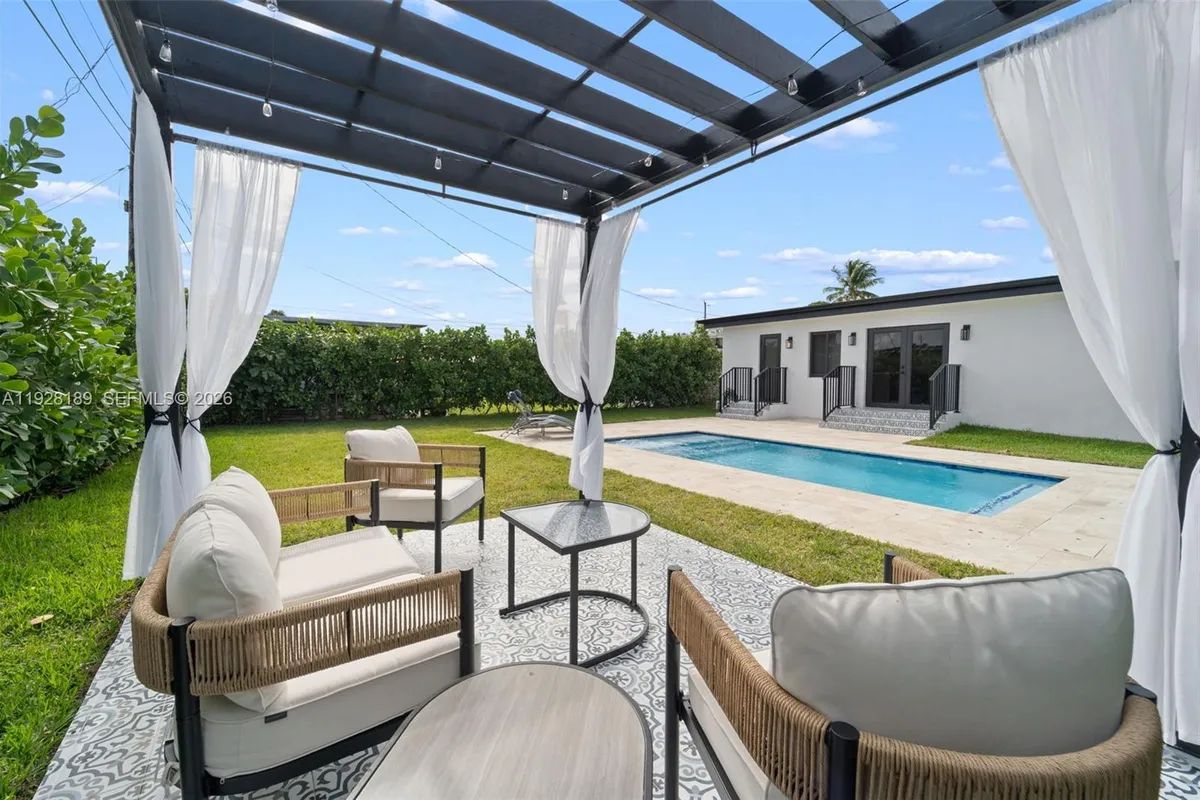 2735 SW 65th Ave, Miami FL 33155