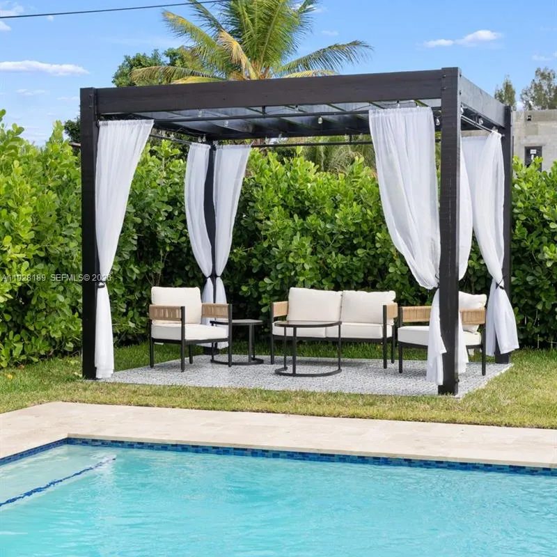 2735 SW 65th Ave, Miami FL 33155