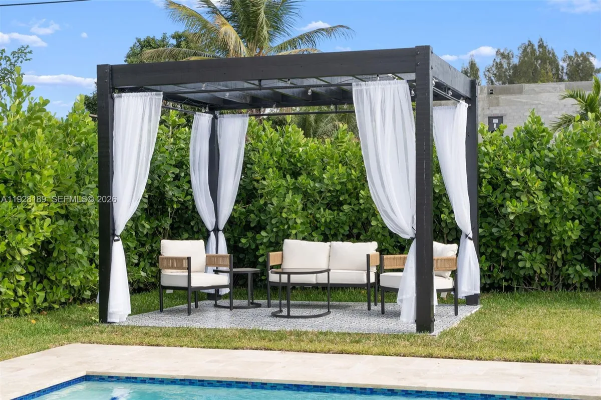 2735 SW 65th Ave, Miami FL 33155