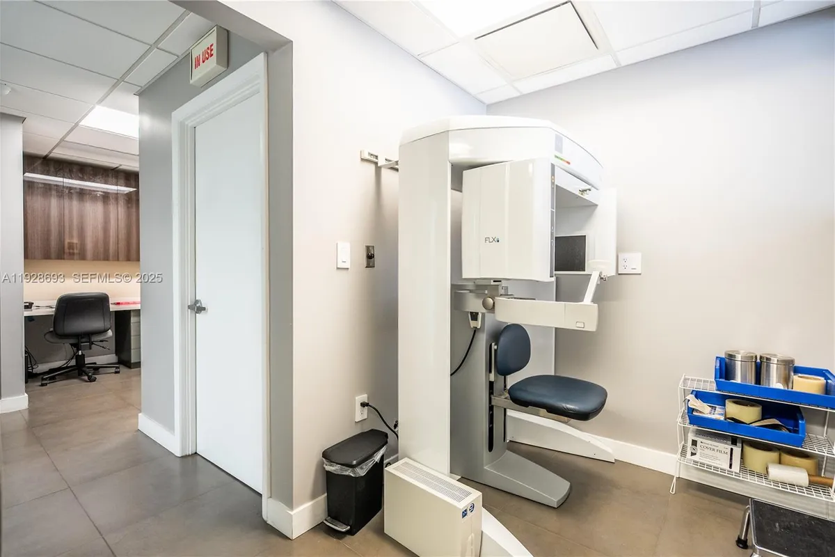 7600 S Red Rd, South Miami FL 33143