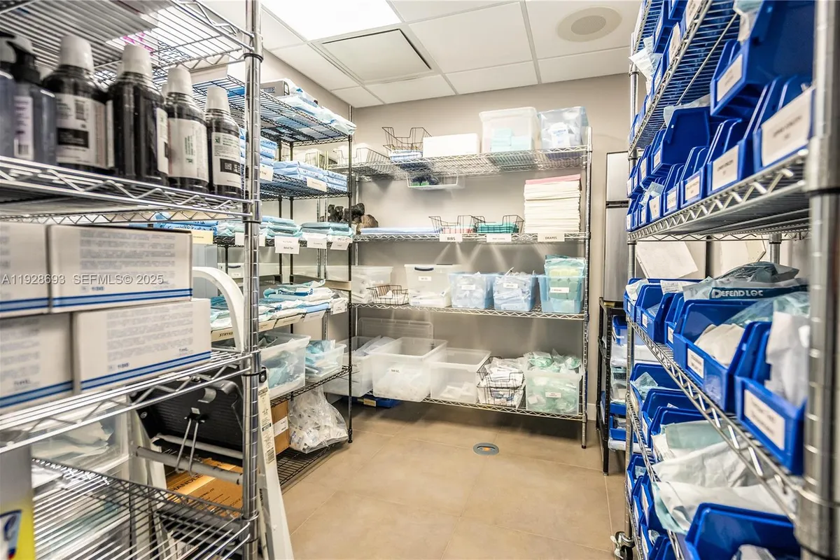 7600 S Red Rd, South Miami FL 33143